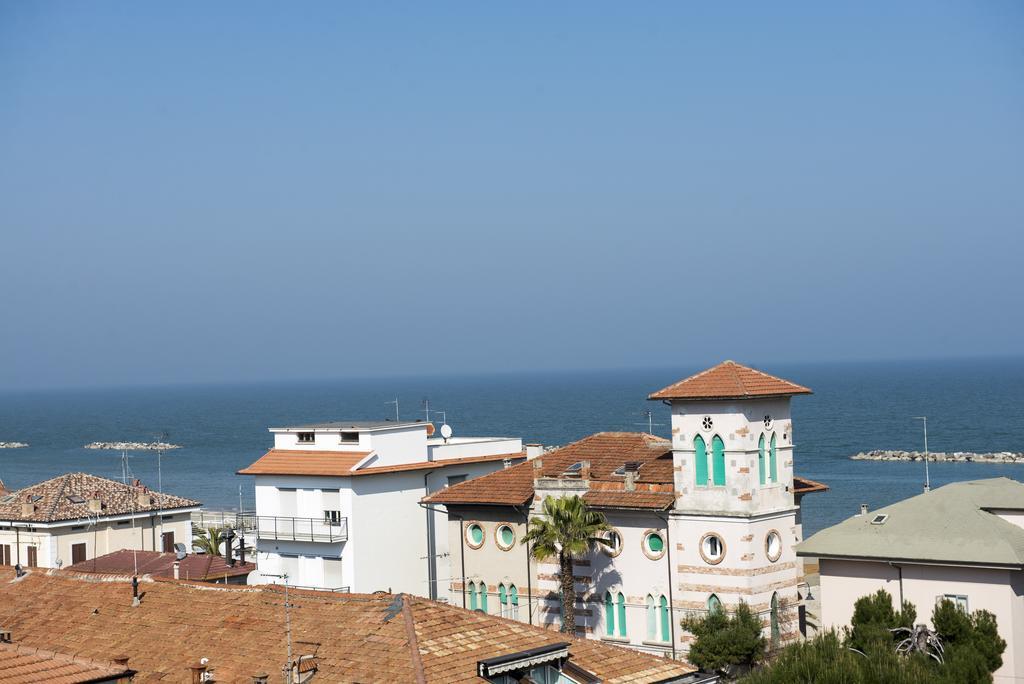 Hotel Gabbiano Porto San Giorgio Exteriör bild