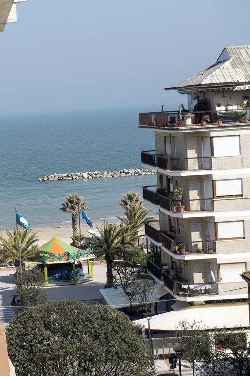 Hotel Gabbiano Porto San Giorgio Exteriör bild