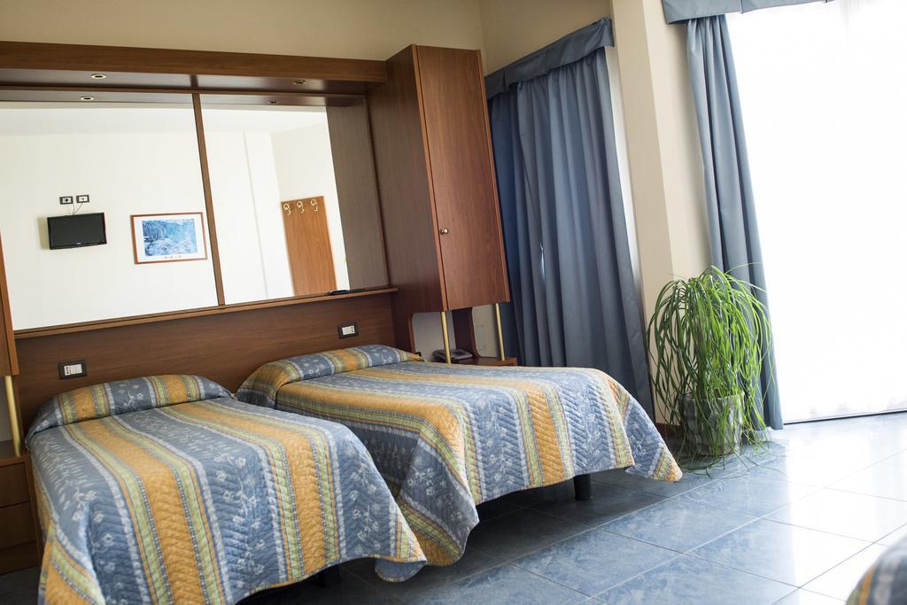 Hotel Gabbiano Porto San Giorgio Exteriör bild