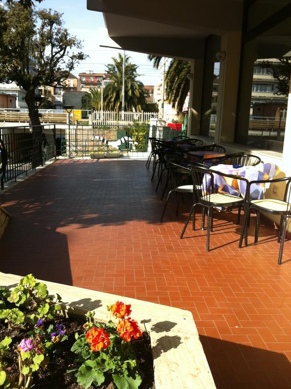 Hotel Gabbiano Porto San Giorgio Exteriör bild