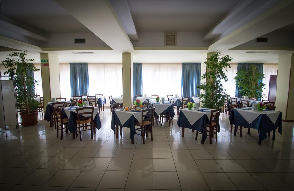 Hotel Gabbiano Porto San Giorgio Exteriör bild