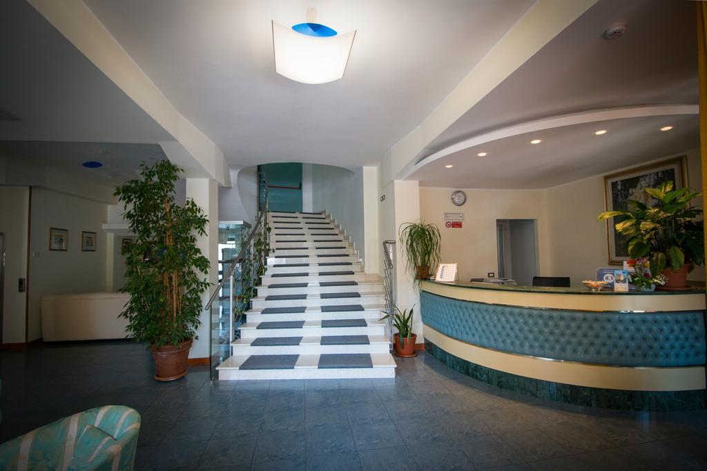 Hotel Gabbiano Porto San Giorgio Exteriör bild