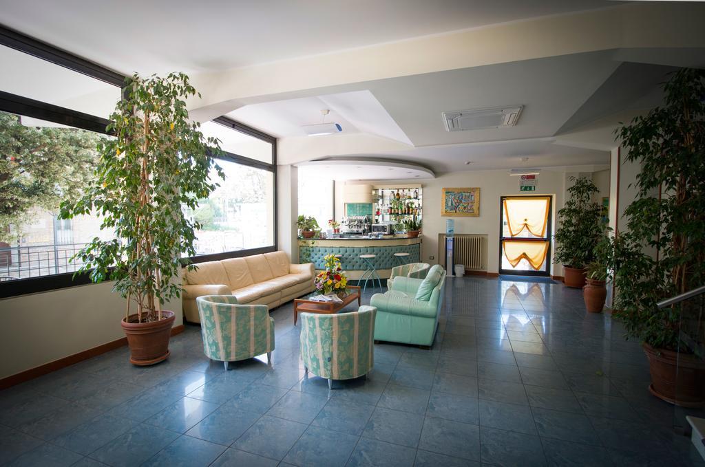 Hotel Gabbiano Porto San Giorgio Exteriör bild