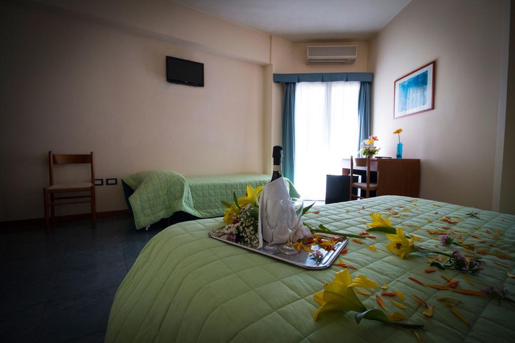 Hotel Gabbiano Porto San Giorgio Exteriör bild