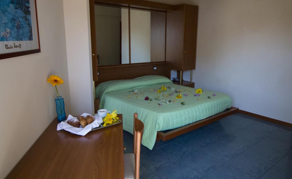Hotel Gabbiano Porto San Giorgio Exteriör bild