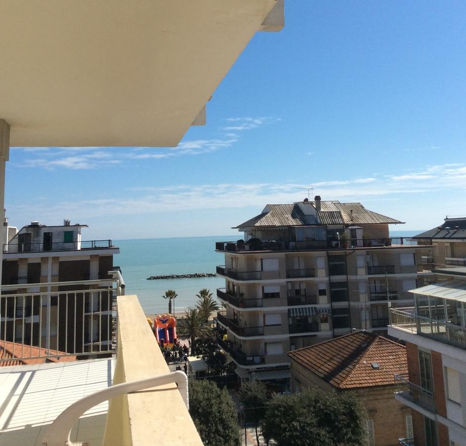 Hotel Gabbiano Porto San Giorgio Exteriör bild