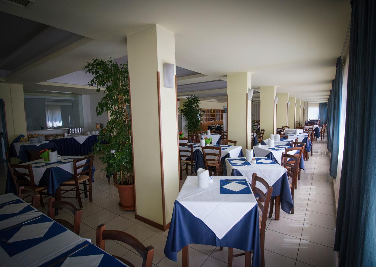 Hotel Gabbiano Porto San Giorgio Exteriör bild