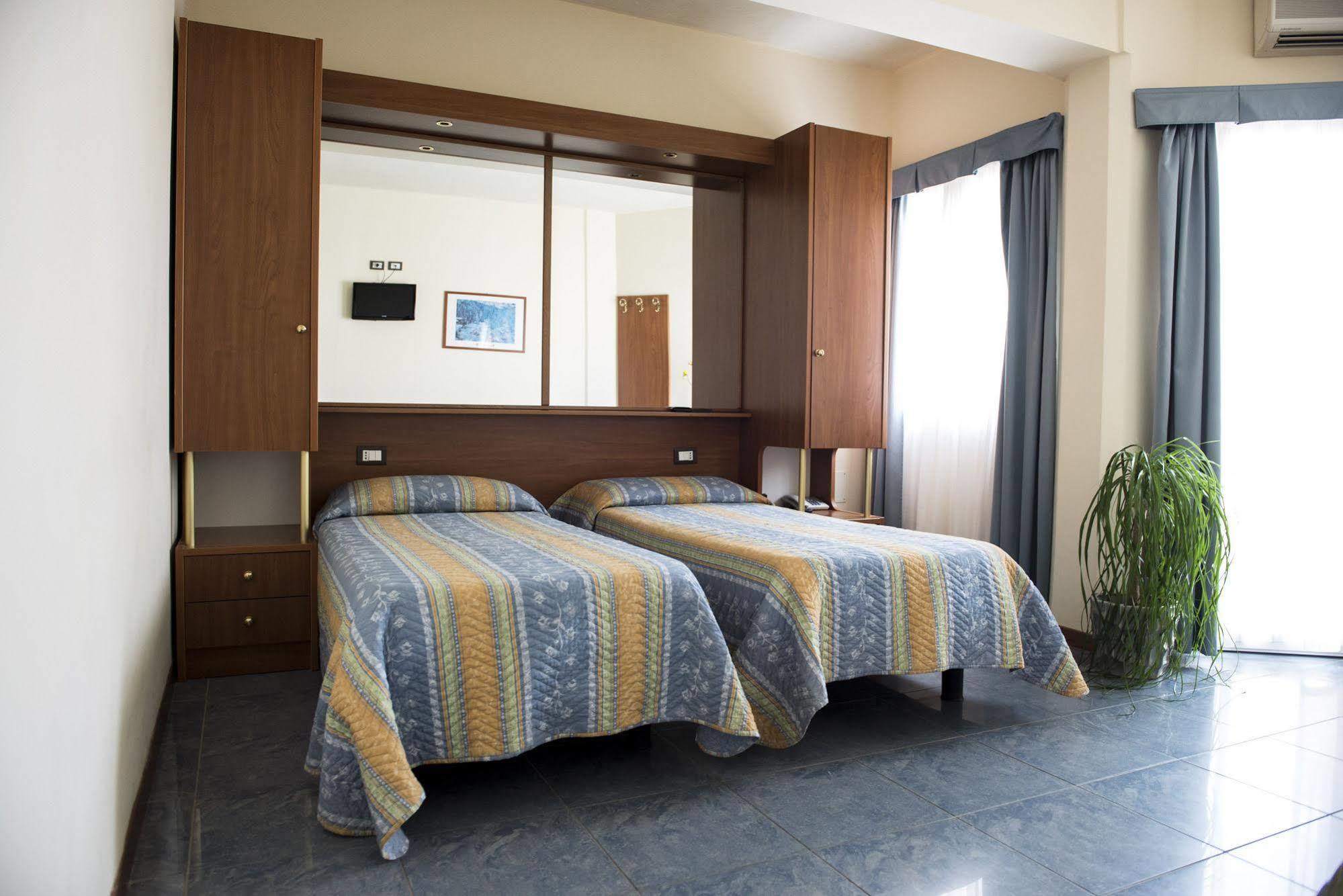 Hotel Gabbiano Porto San Giorgio Exteriör bild