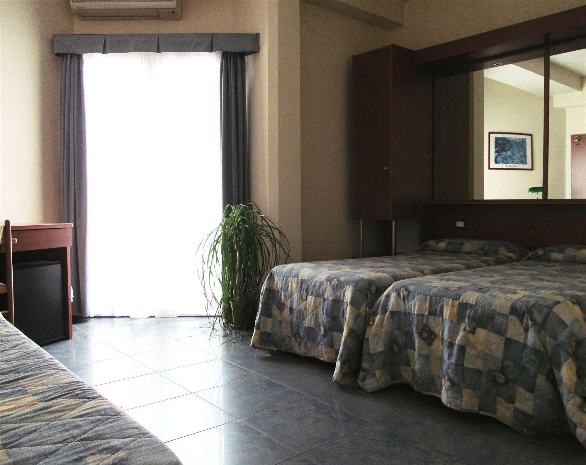 Hotel Gabbiano Porto San Giorgio Exteriör bild