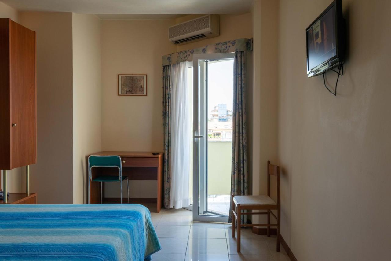 Hotel Gabbiano Porto San Giorgio Exteriör bild